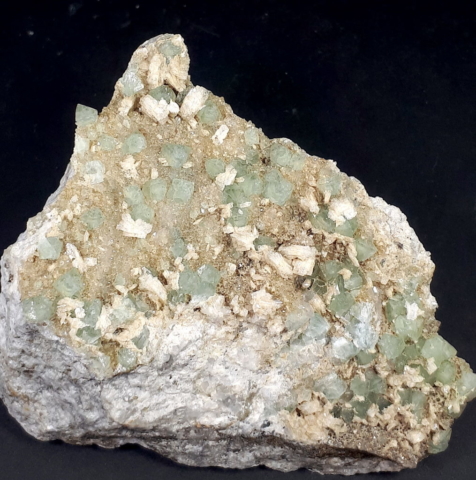 minerali alpini, campione di Fluorite con quarzo e Epistilbite - dimensioni 7,5x4x3 cm