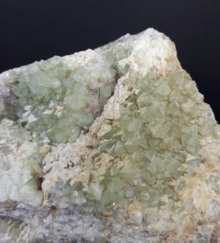 particolare del minerale Fluorite e Heulandite - dimensioni campione 12x7x6 cm