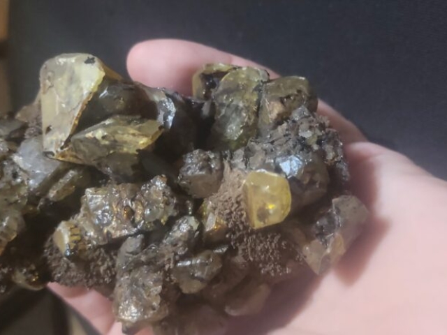 minerali campione di zolfo bituminoso proveninza miniere di Cozo Disi Sicilia